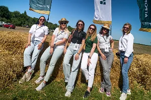 600+ працівників