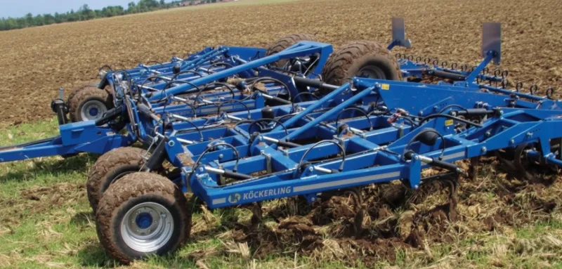 техніка в полі